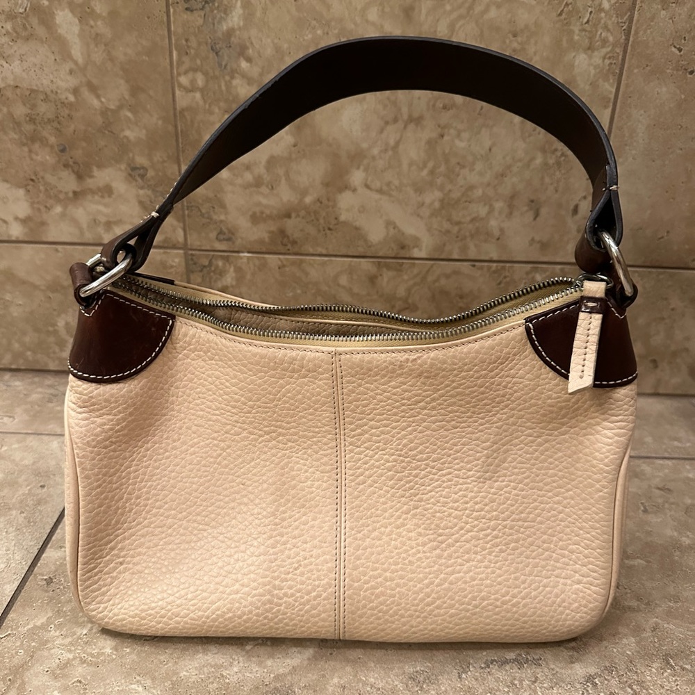 Dooney and Bourque pebbled leather handbag